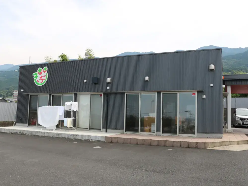施設外観です。天気がよければ、外に洗濯物も干します。