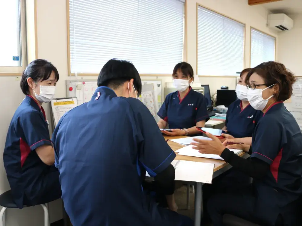 いい連携のためには、対面ミーティングでの情報共有も大切です。